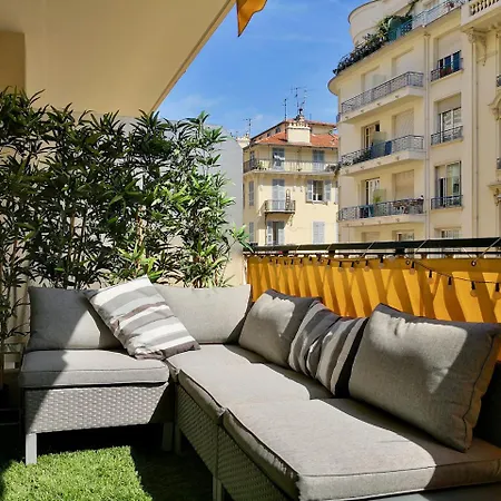 Gibraltar Apartment *